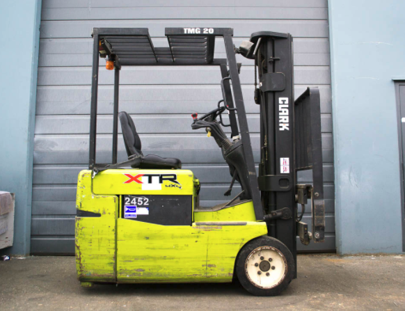 Elevadora Clark TMG20 de 4000 lb