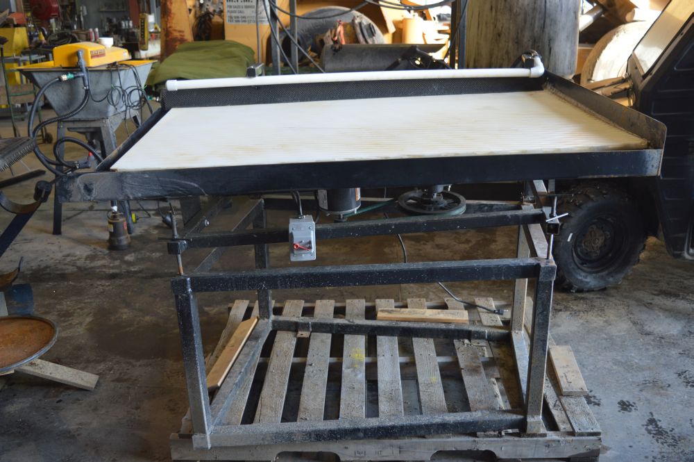 GMS 3 ft. x 5 ft. Gold Shaker Table