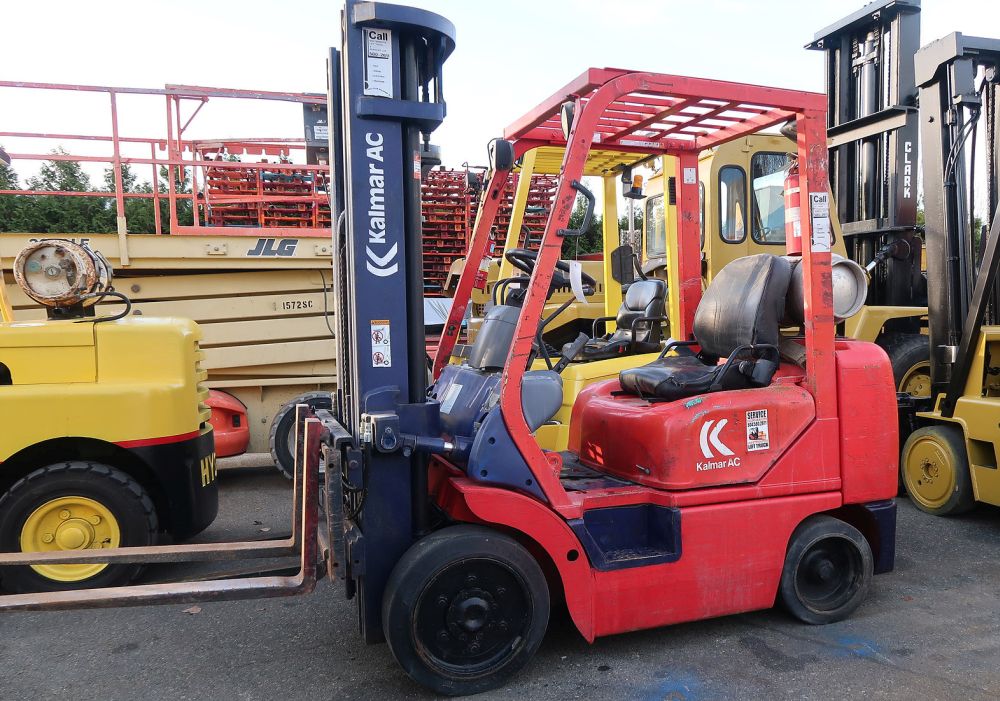 Elevadora Kalmar AC de 4480 lb.