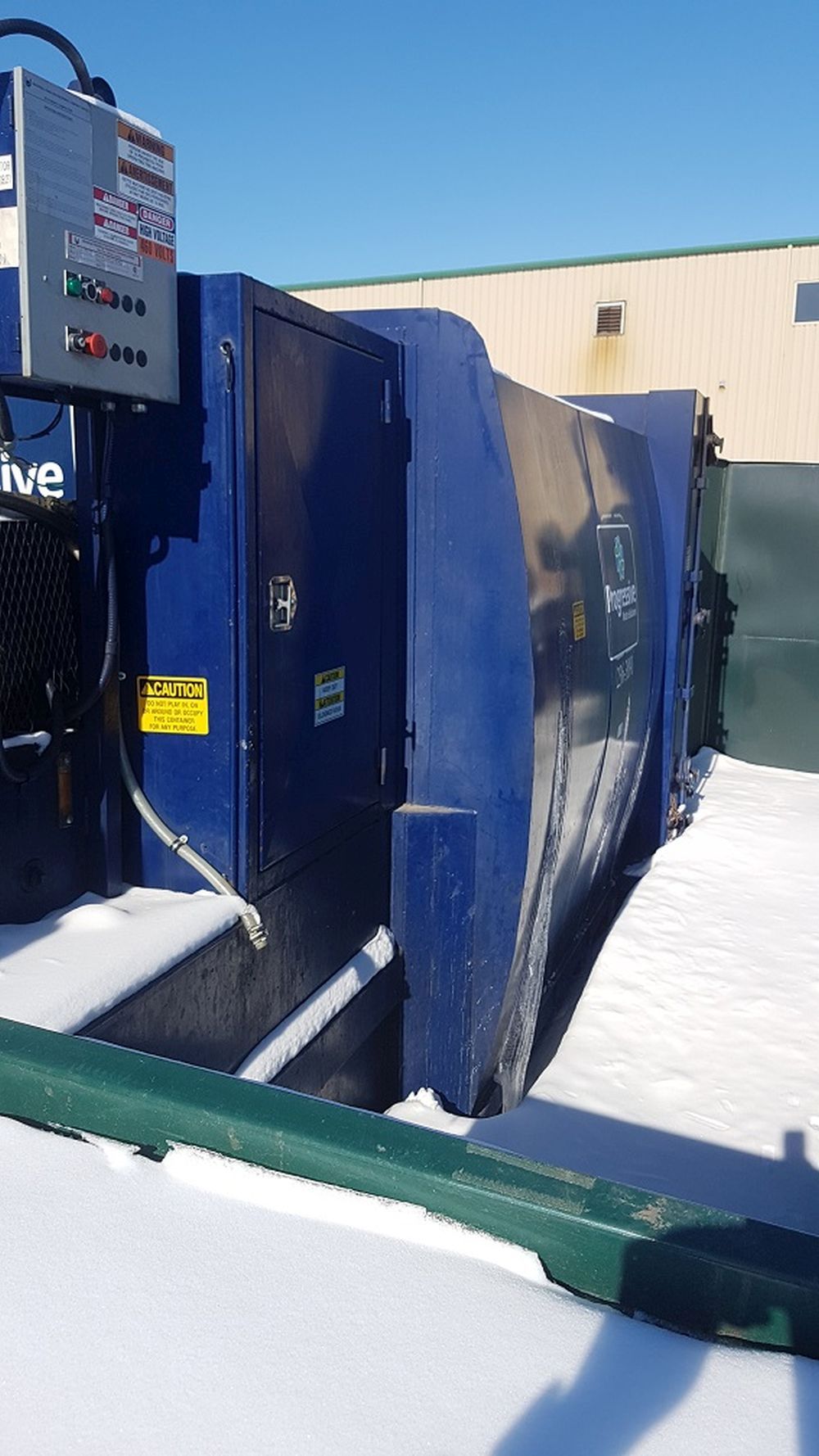 Universal Handling UHE 22 yd SC Compactor
