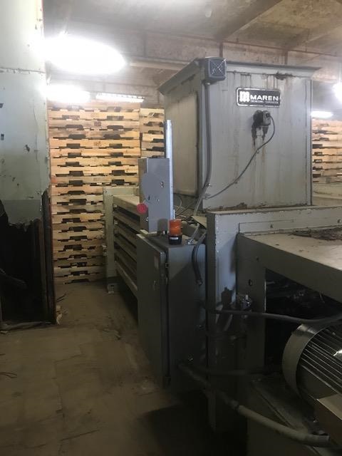 Presse à balles Maren 72 à porte fermée