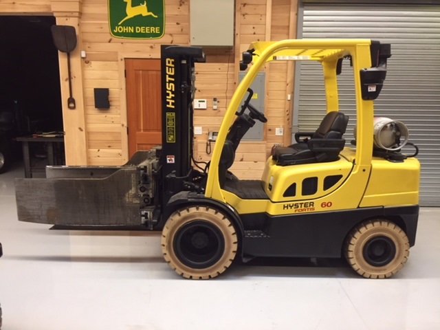 Elevadora Hyster de Triple Mástil