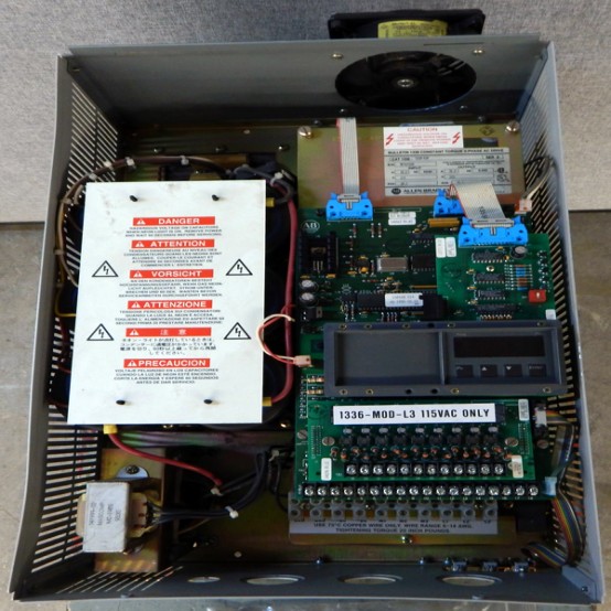 Dispositivo AC Trifásico de Torque Constante