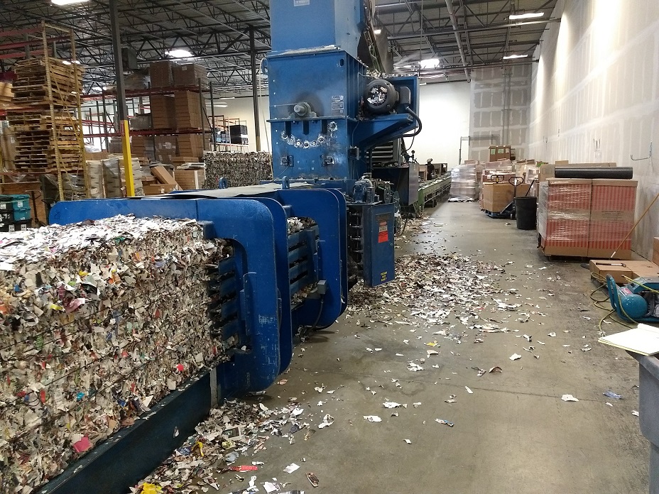 Presse à balles Balemaster Auto-Tie avec convoyeur d'alimentation