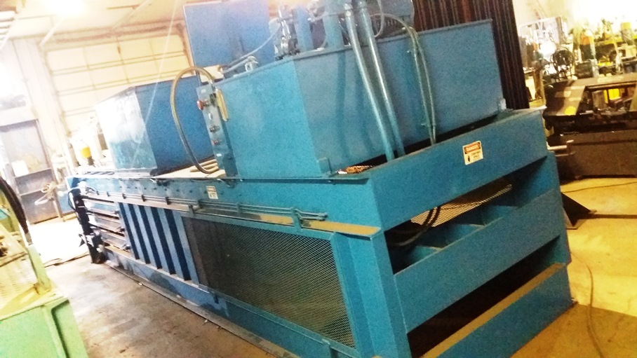 International 1295 Closed Door Baler