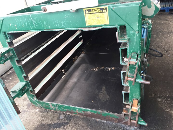 International Horizontal Closed-Door Baler