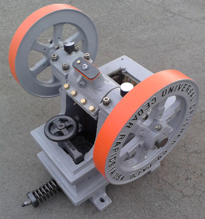 Universal 2M 9 in. x 12 in. Jaw Crusher