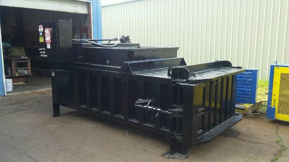 Gemini 3560 Closed Door Baler