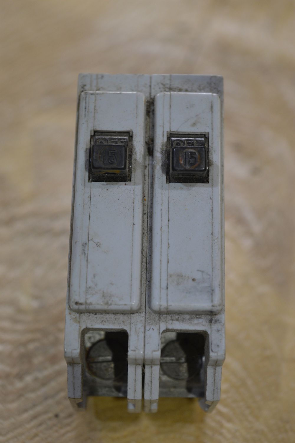 Interruptor Syvania de 2 polos 15 amp