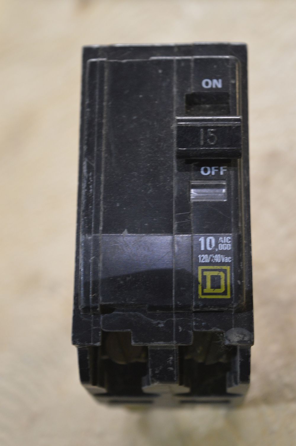 Disjoncteur carré D 2 pôles 15 A