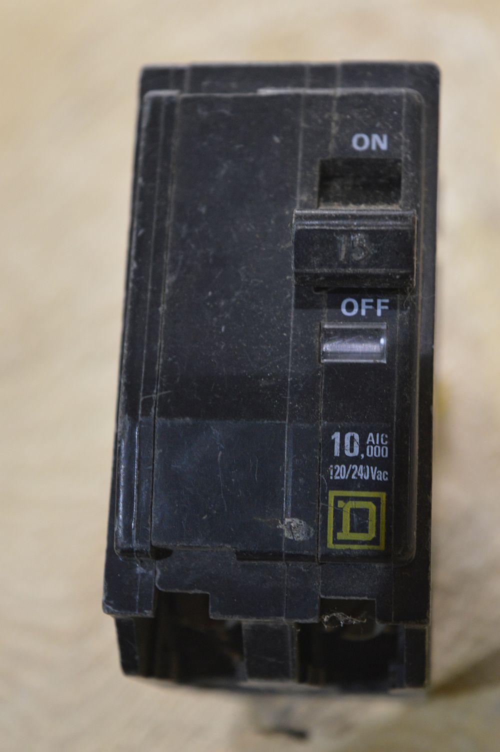 Disjoncteur carré D 2 pôles 15 A
