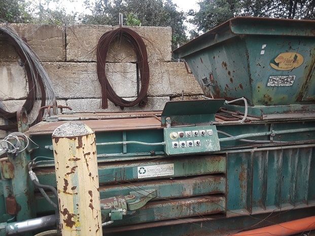 Harris Closed Door Baler