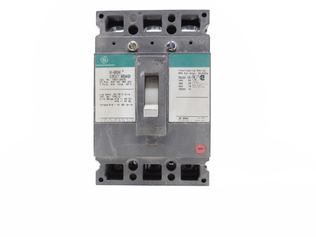 Disyuntor General Electric de 3 polos, 30 amperios