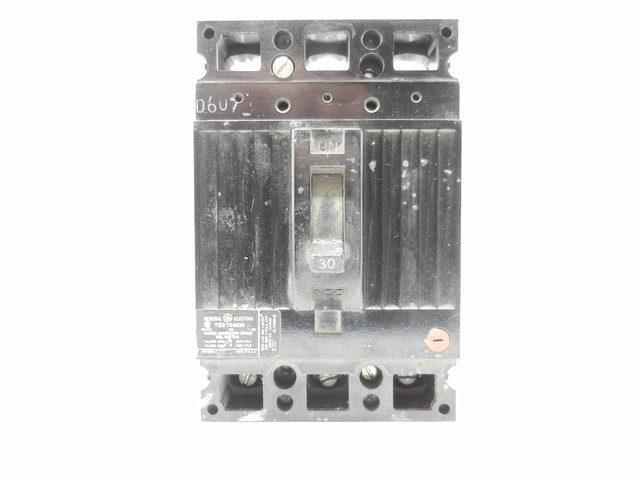 Disyuntor General Electric de 3 polos y 30 amperios