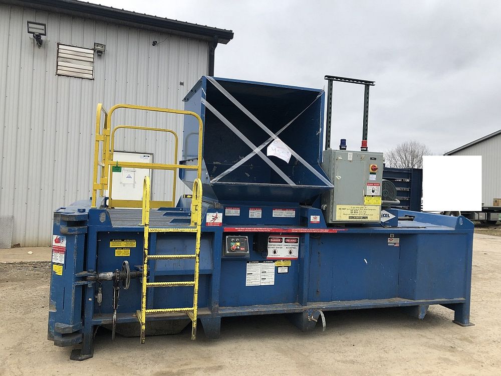 2001 Excel EX 62 Full Pen Closed Door Balers