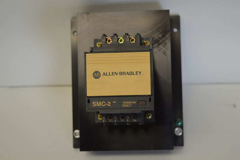 Démarrage progressif de commande de moteur intelligent Allen Bradley SMC-2