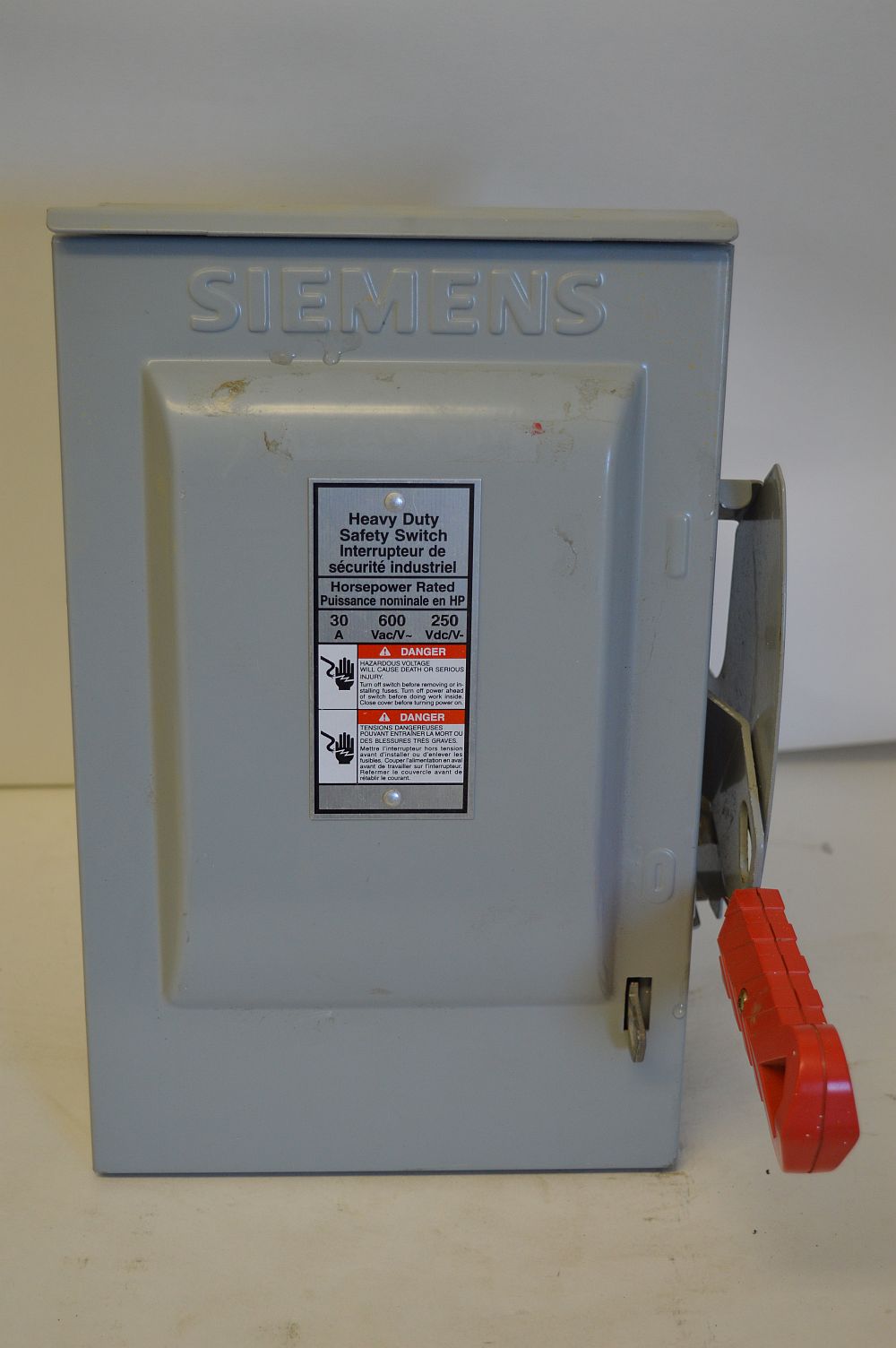 Desconectador No Fusible Siemens de 30 amp