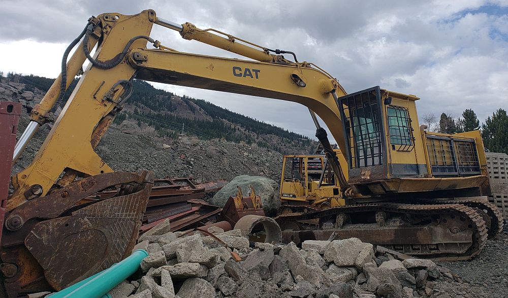 Caterpillar 235B Excavator