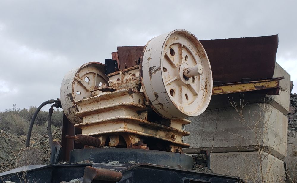 Universal Cedarapids 8 x 24 Jaw Crusher