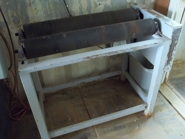 Double Rolls Jar Mill. Driven by 1/4 HP Single Phase Motor