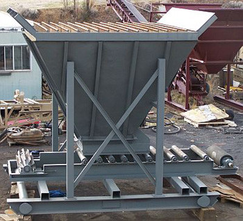 New Custom Built Grizzly Feeder. 15 Yard Hopper Capacity. 36 in. x 14 ft. Belt Feeder.