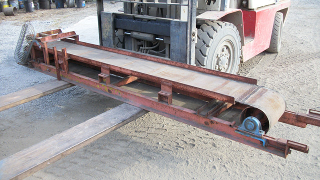 Used Flat Belt Conveyor. 14 in. x 9.5 ft. Long 8 in. Head and Tail Pulley.