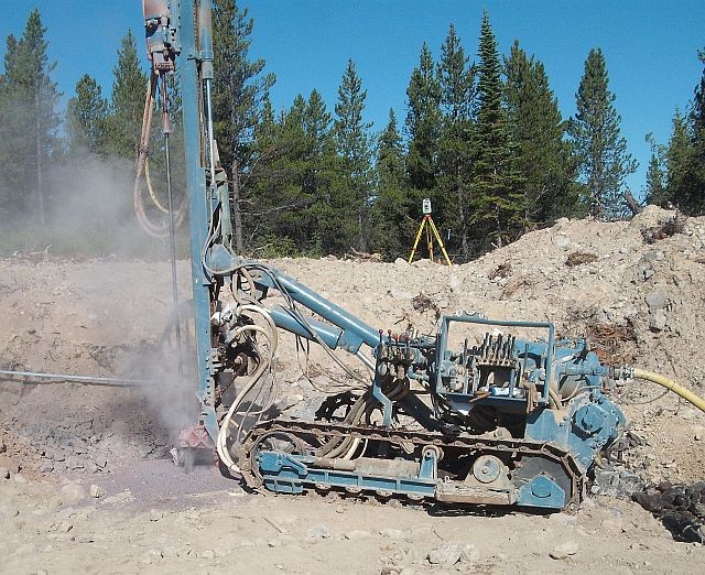 Used Gardner Denver 3100 Air Track Drill. Comes with PR-66 hammer.