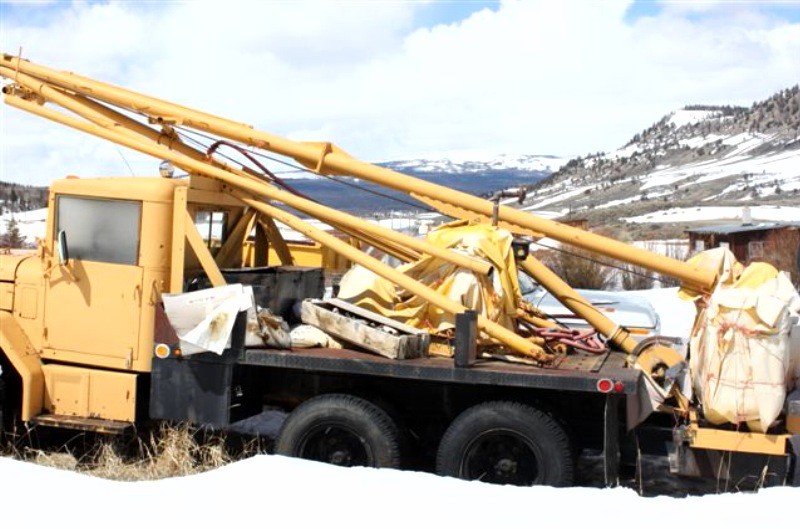 Longyear 34 Drill, Truck Mounted. Driven by300 Detroit Diesel Engine. Comes With 2,000 Ft. of B-Rod