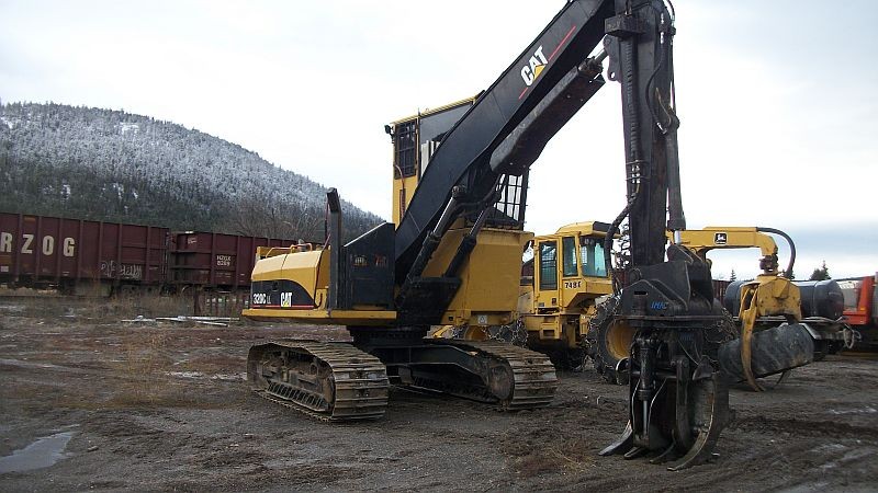 Used Cat Excavator - Log Loader. Model: 320C. New Rails.