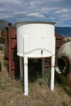 5ft diameter x 5ft deep fiberglass tank