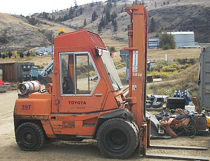 Toyota 10,000 lb. Dual Wheel Fork Lift. Propane Operated.