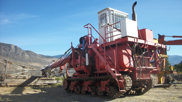 Madill yarder. C/W 4 - 5 yard material scraping bucket.