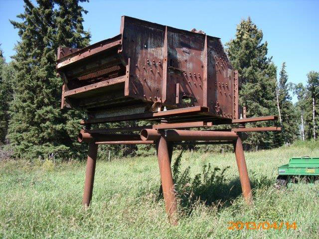 Allis Chalmers 6ft x 10ft 2-Deck Vibrating Stepped Screen