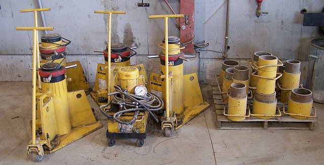 CAT Hydraulic Lift Stand Set 2 - 55 Ton & 2 - 100 Ton Plus Porta-Power & Spacers