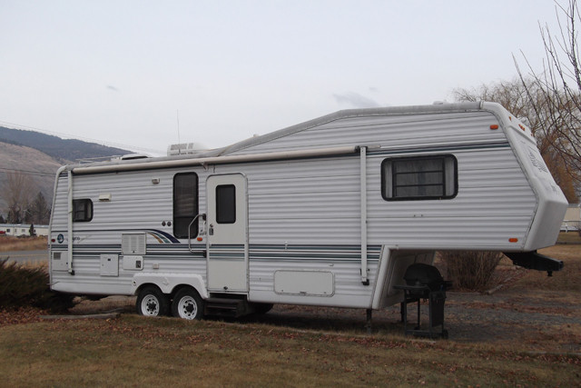 Jayco 5th Wheel Travel Trailer.