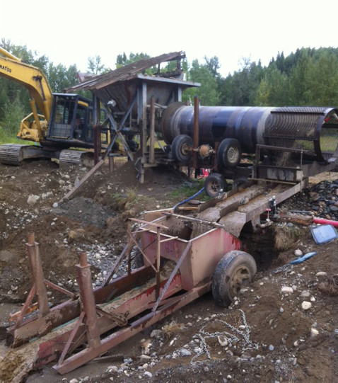 4 ft. x 16 ft. Trommel Complete with Sluice and Hopper. Driven by 11 HP Honda Gas Motor.