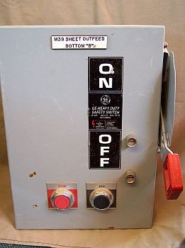 General electric 30 amp non fused safety switches. comes with electronic stop/start buttons in door