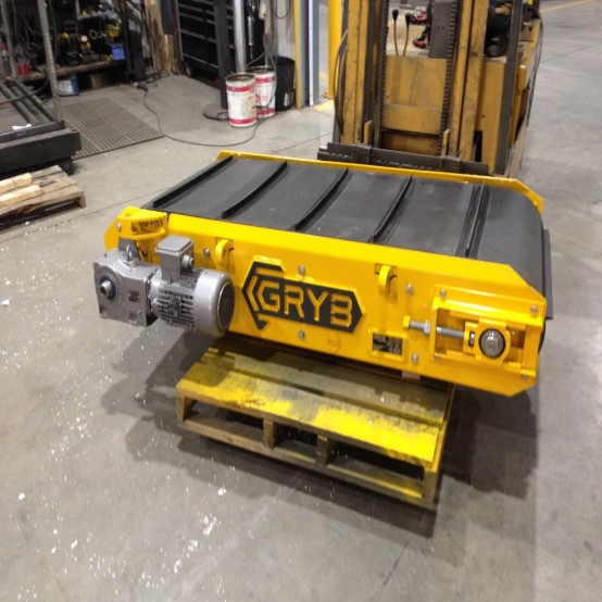 GRYB 35 in. Wide Self Cleaning Belt Magnet