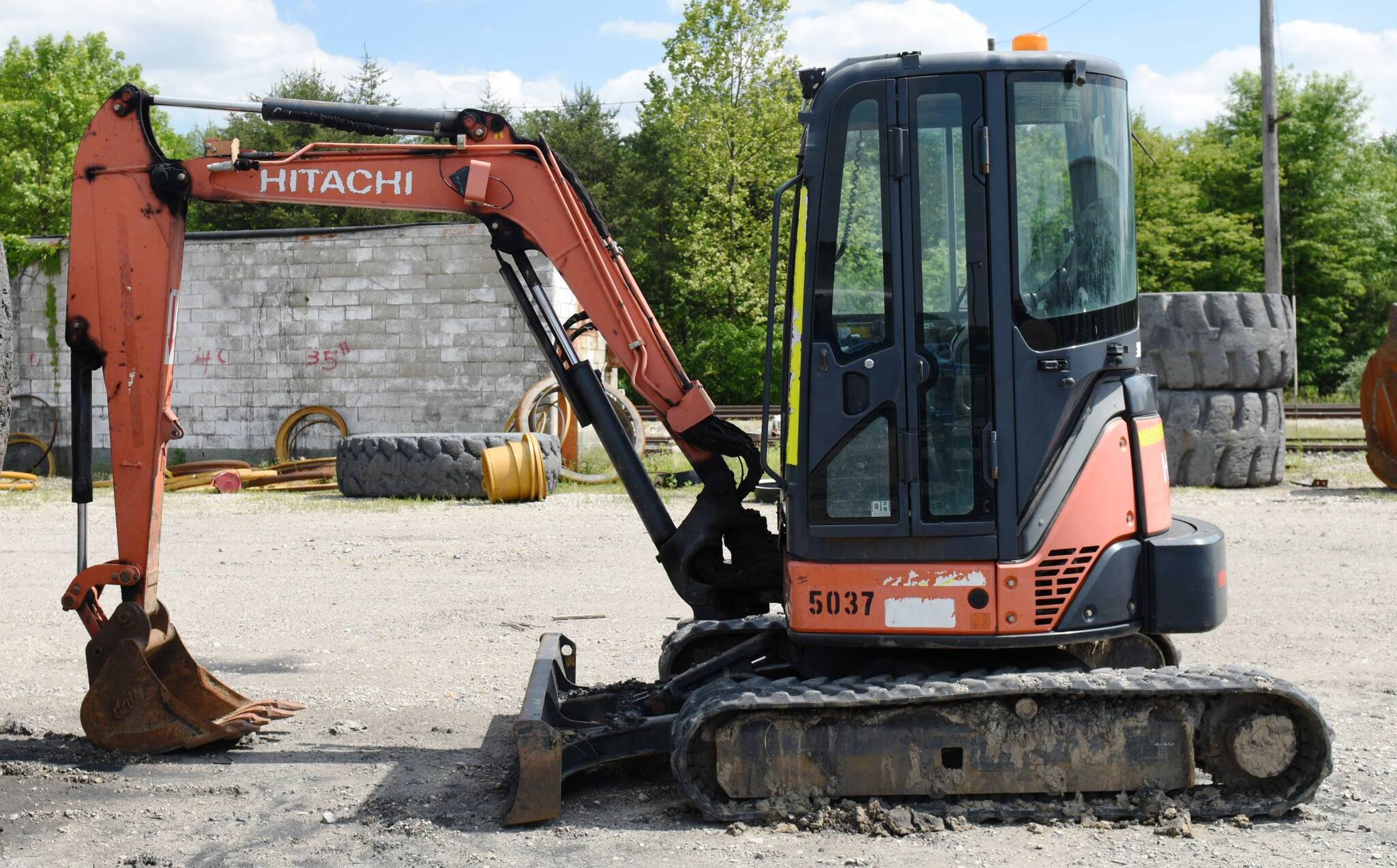 Mini Excavadora Hitachi ZX35U-3