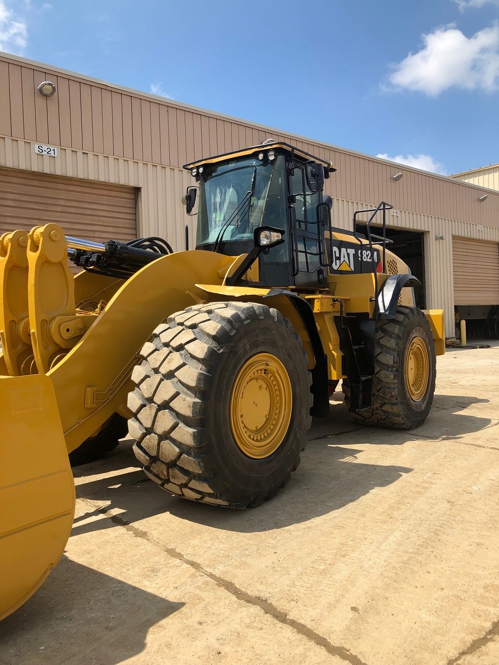 CAT 982M Wheel Loader