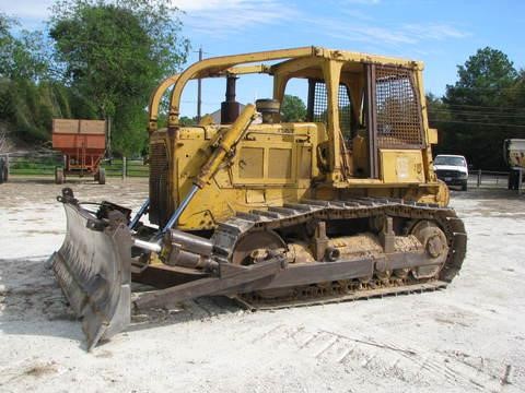 Bouteur CAT D6D