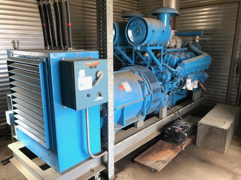 Mitsubishi 750 kW 600 Volt Diesel Generator