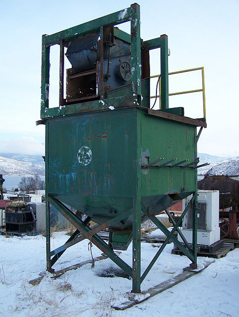 Dillon 2 x 4 Vibrating Screen