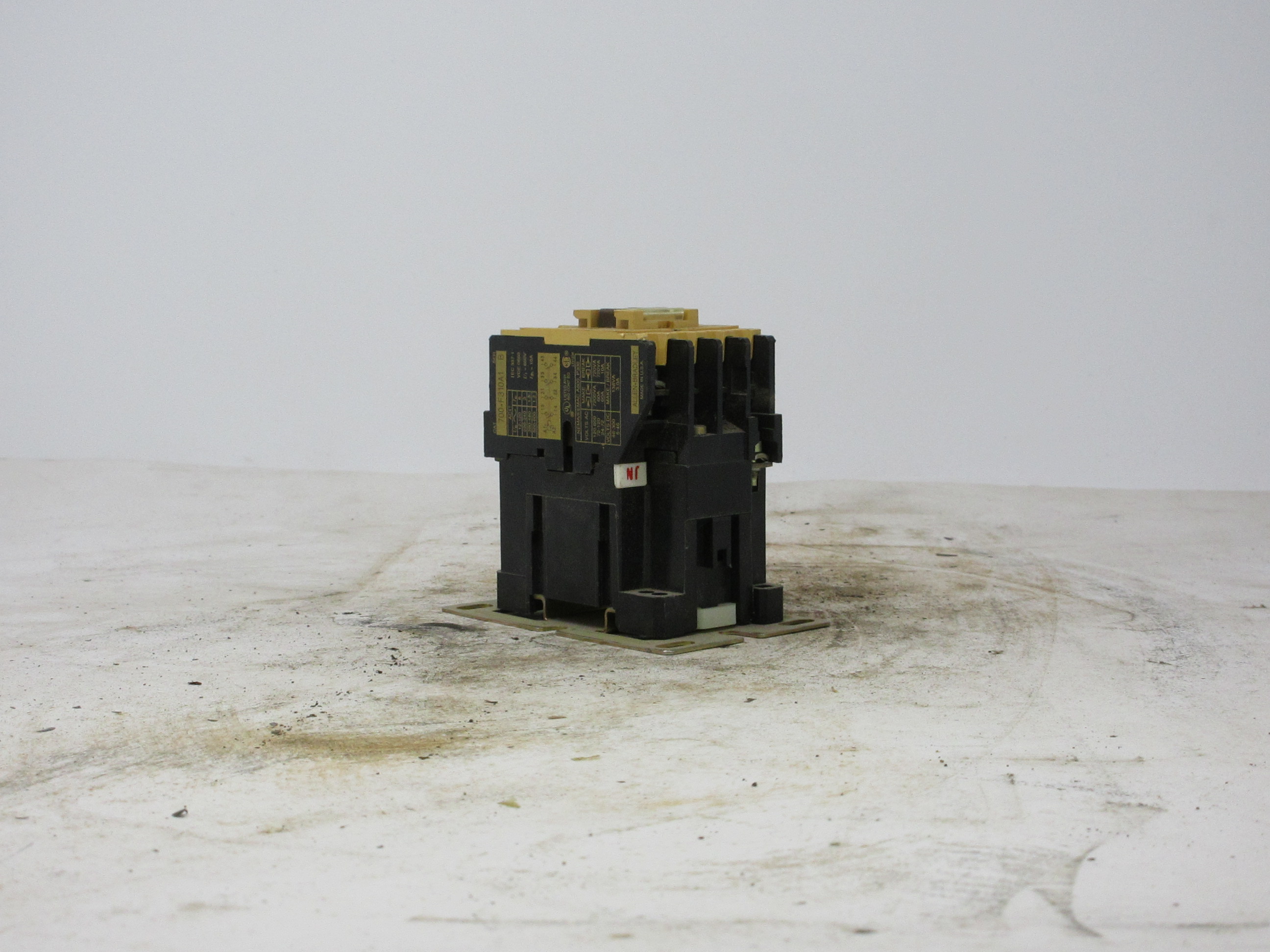 Allen-Bradley 700-F310A1 Industrial Contactor