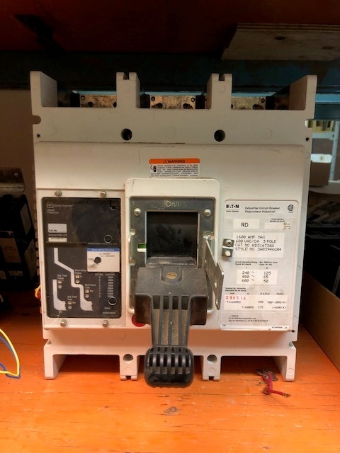 Interruptor Eaton de 1600 amp 3 polos