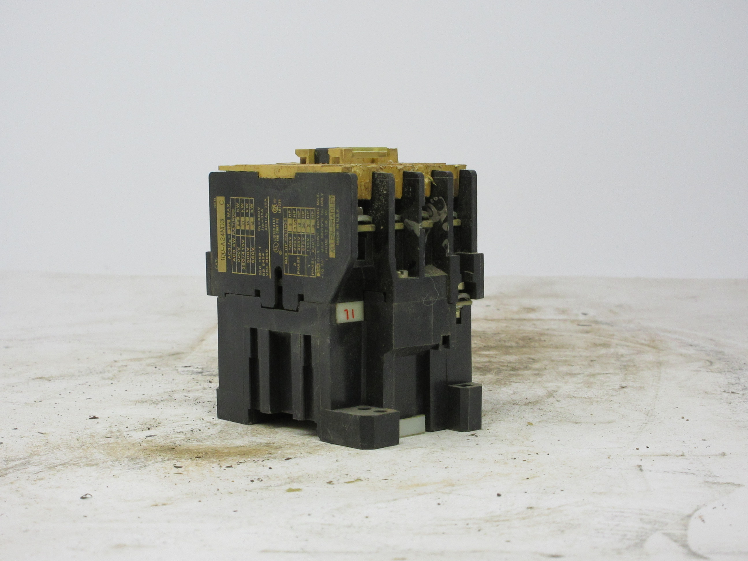 Allen-Bradley 100-A24ND3 Contactor