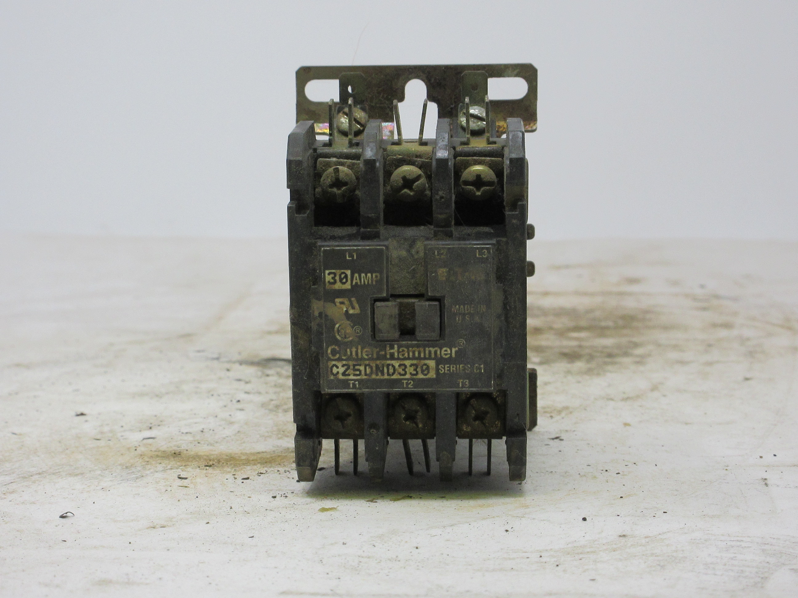 Contactor Cutler-Hammer de 30 amperios