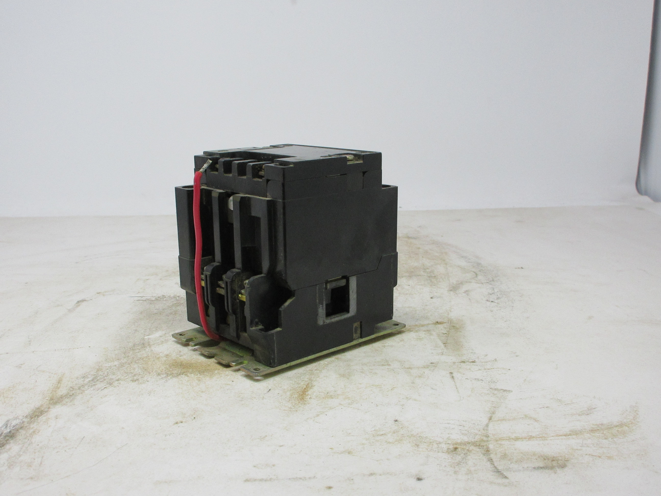 Contactor cuadrado D 8536 tamaño 1