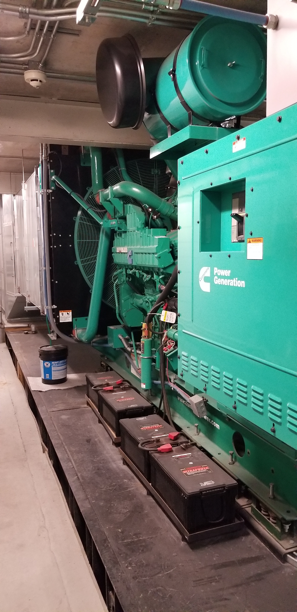 Cummins 750 kW 480 Volt Diesel Generator