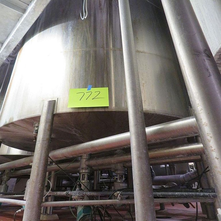 2,500 Gallon Stainless Steel Tank